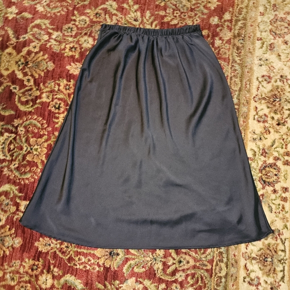 Bundle 3 for $25 / Blashé skirt - Picture 2 of 3